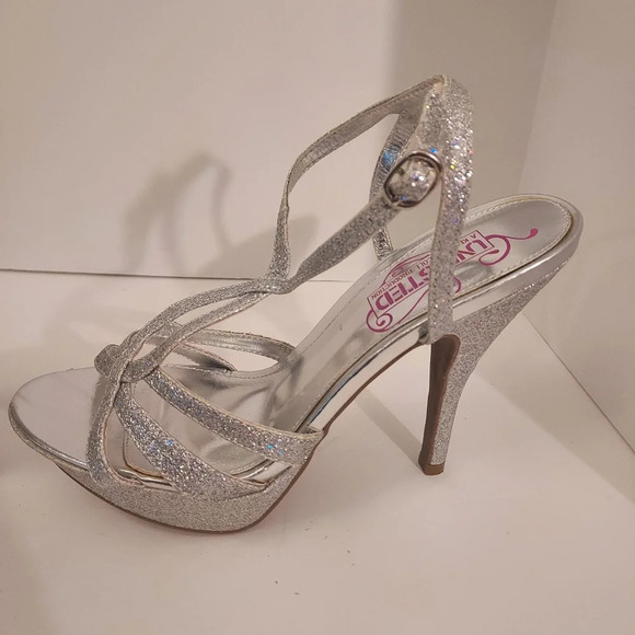 Unlisted A Kenneth Cole Production Hour Friend Silver Glitter Heels in Size 8 - Picture 6 of 12